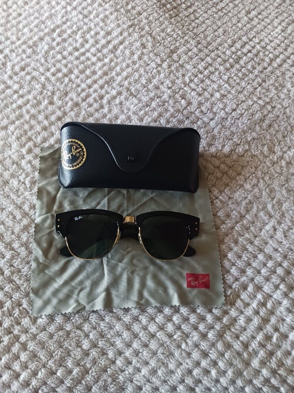 Ray-Ban Mega Clubmaster woman polished black on gold sunglasses. Category 3N